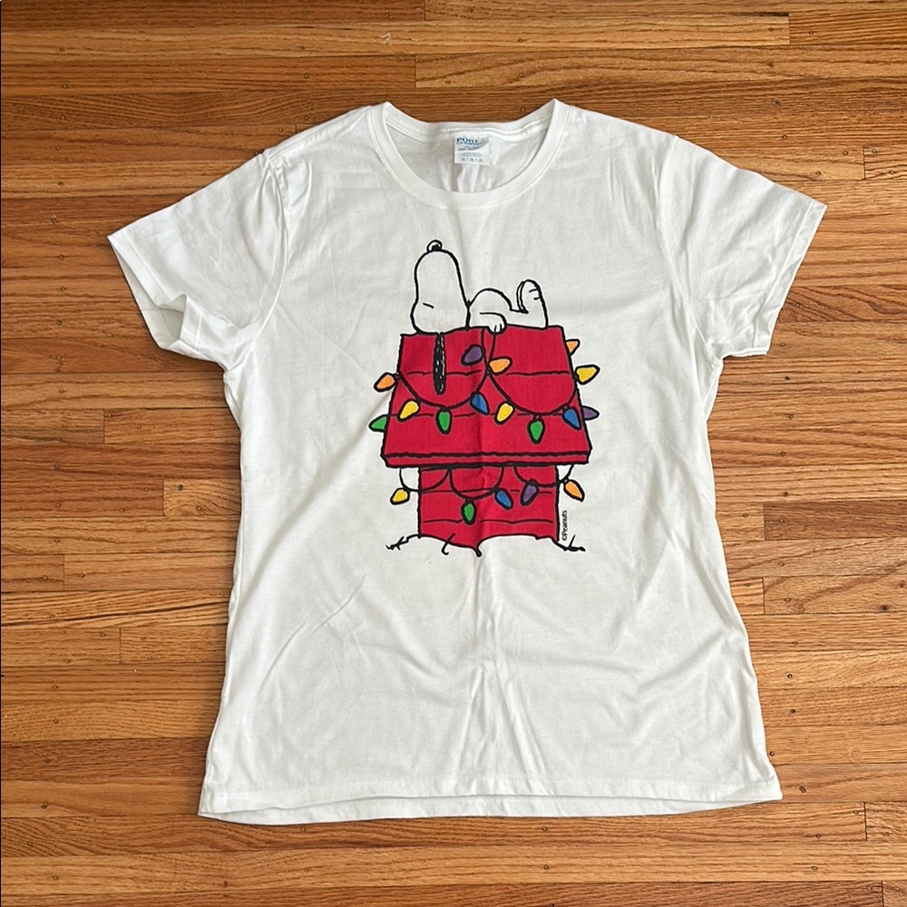 Women’s Snoopy T Shirt Medium